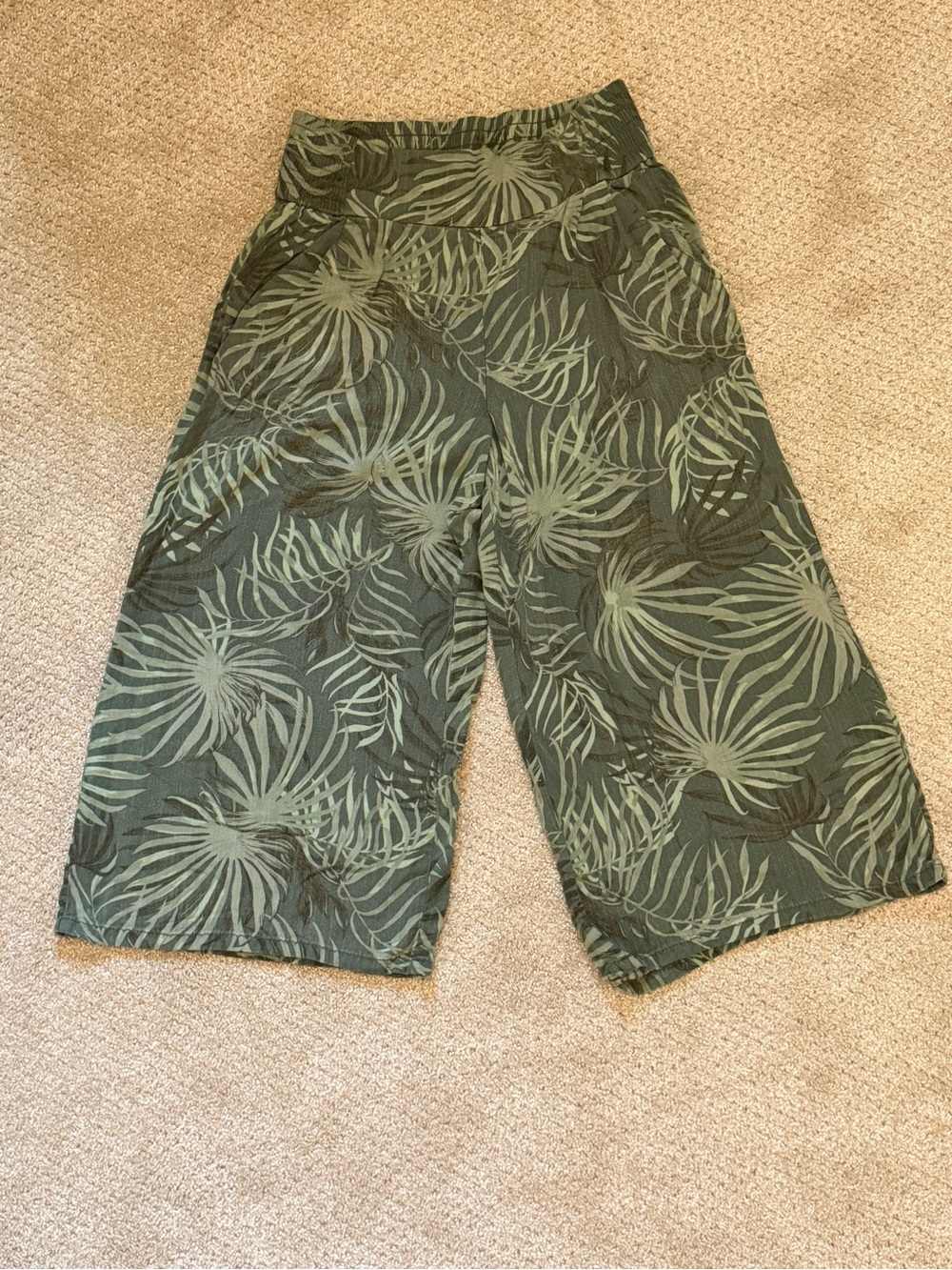Time and Tru Olive Palm-Print Pull-On Pants
